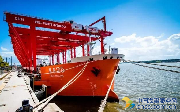 振华重工自动化场桥抵达英国利物浦港